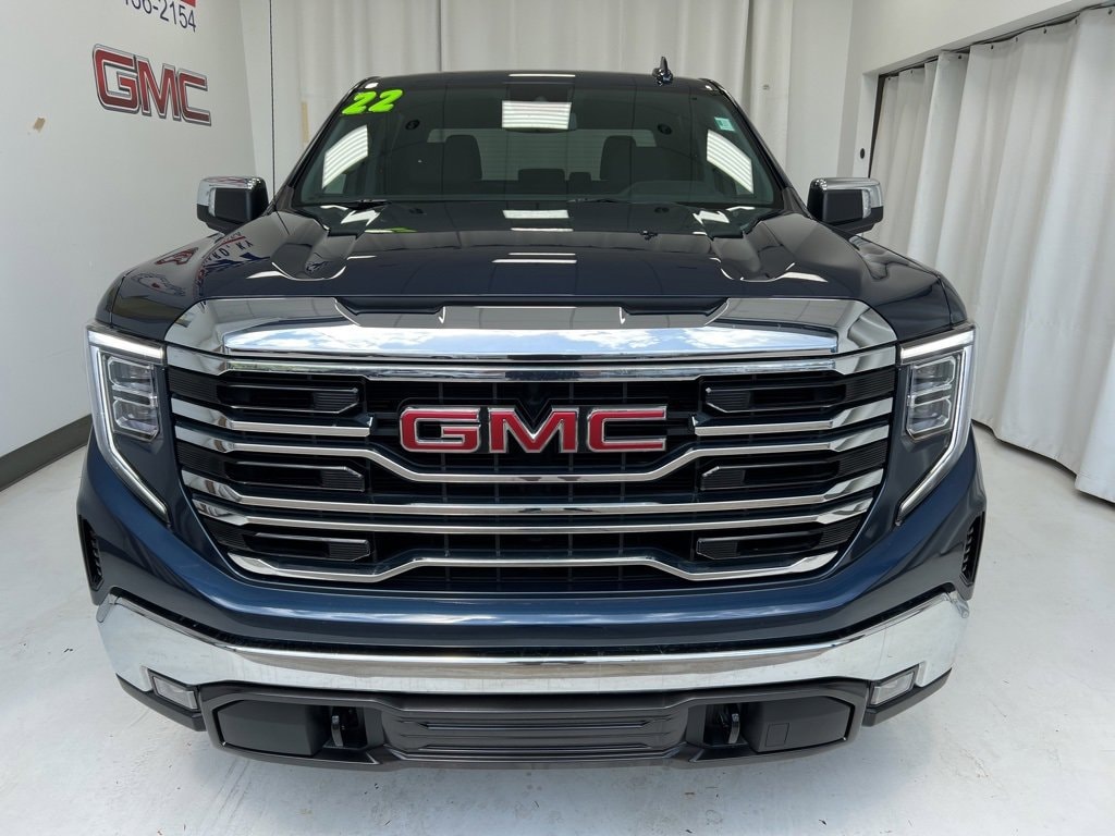 Used 2022 GMC Sierra 1500 SLT with VIN 3GTUUDED2NG637693 for sale in Hazard, KY