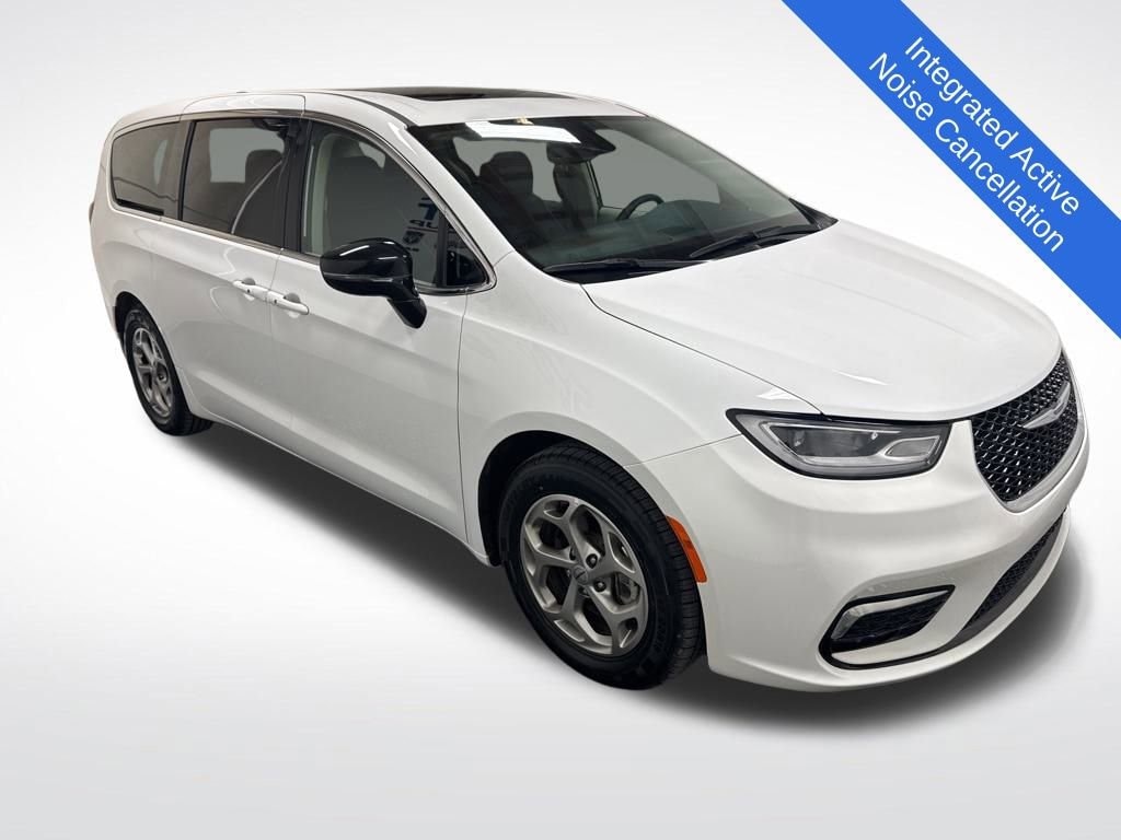 Used 2024 Chrysler Pacifica Limited