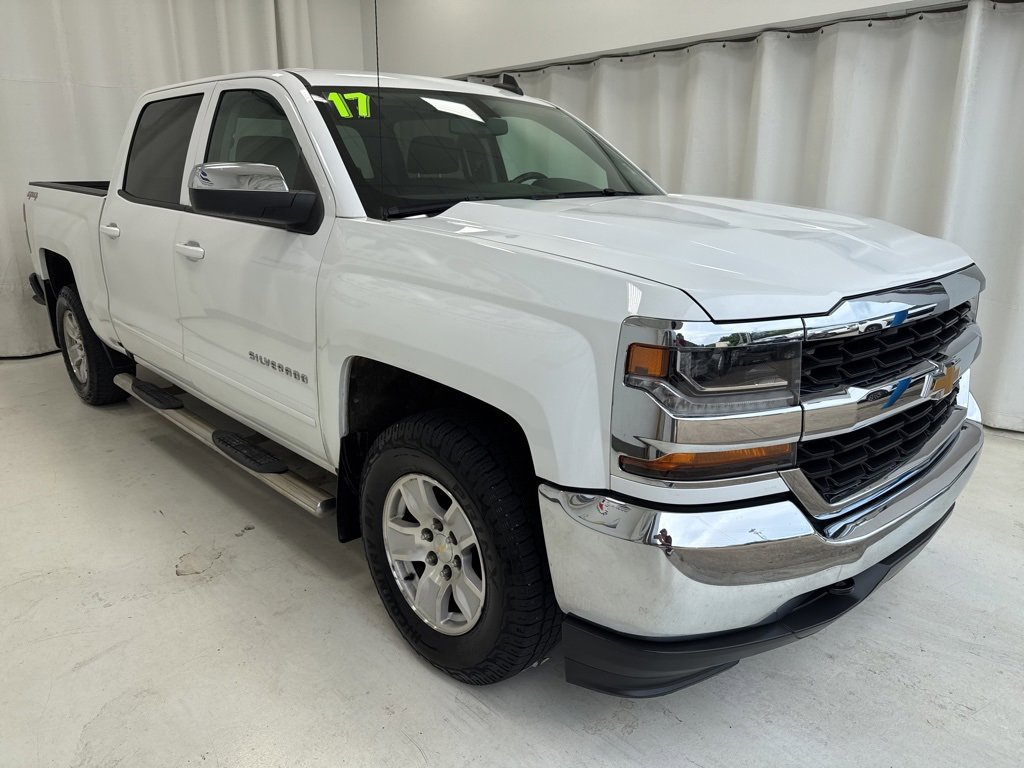 2017 Chevrolet Silverado 1500 LT photo 3