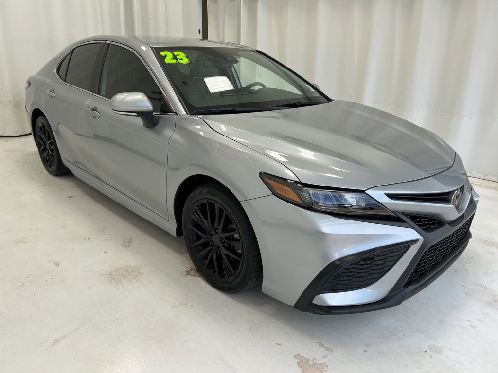 2023 Toyota Camry SE photo 3