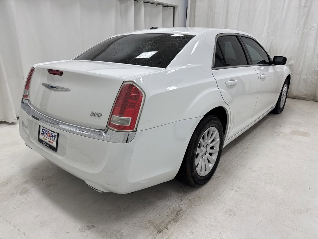 2014 Chrysler 300 photo 4