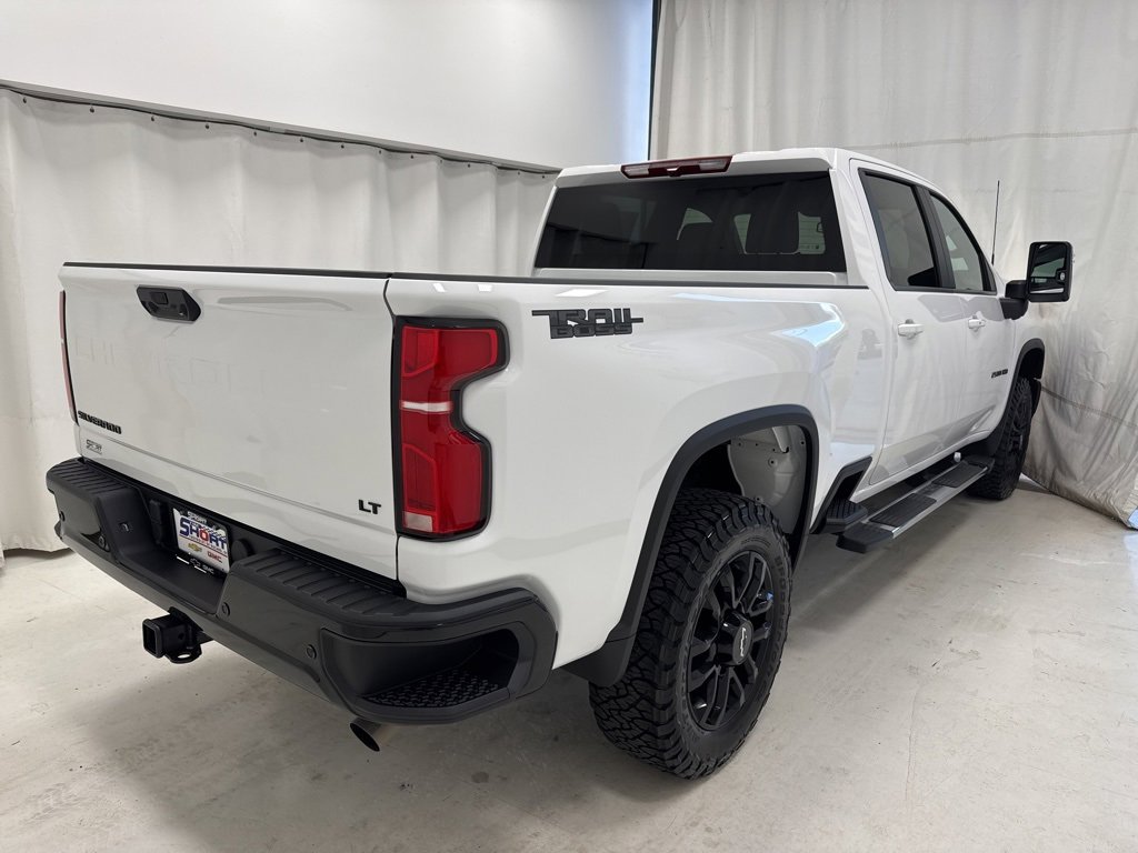 2025 Chevrolet Silverado 2500HD LT photo 3