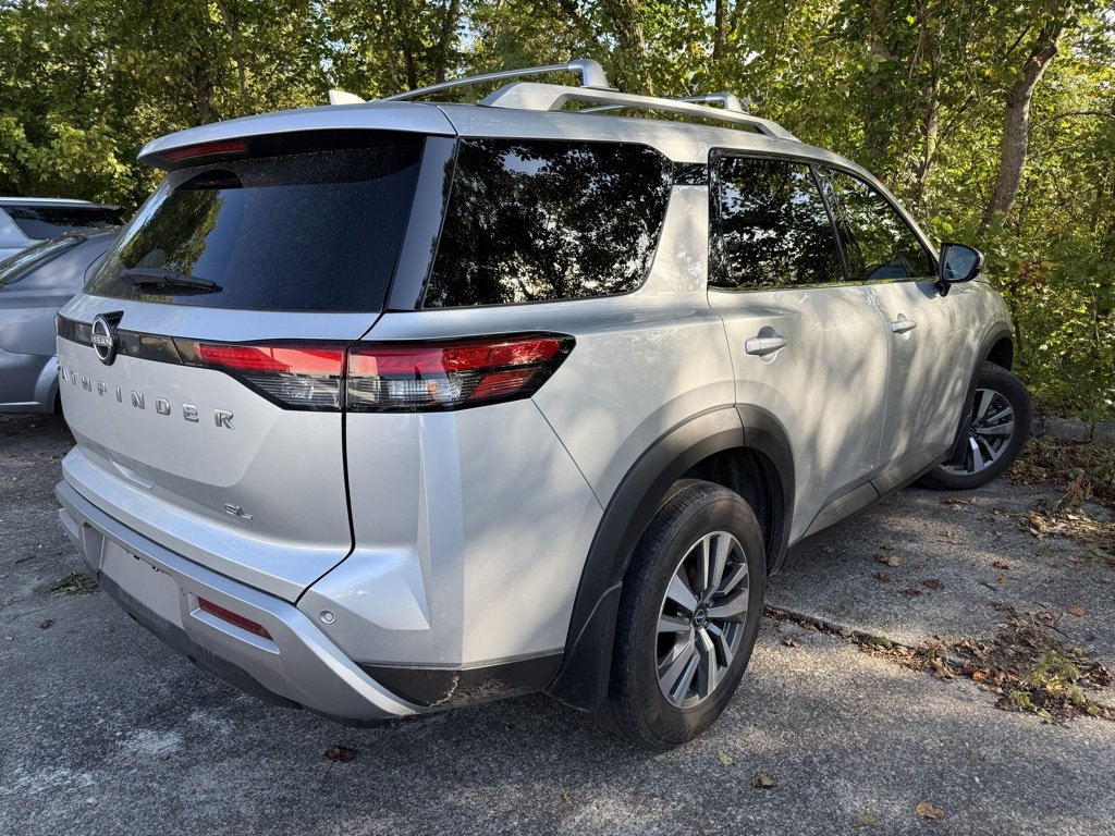 2023 Nissan Pathfinder SL photo 4