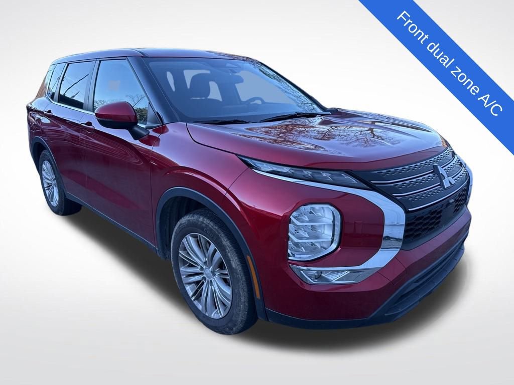 2022 Mitsubishi Outlander ES photo 3