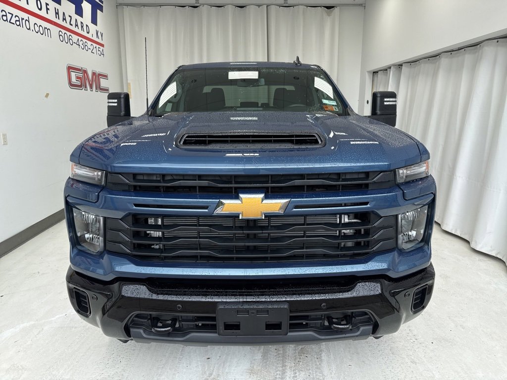 2026 Chevrolet Silverado 2500HD Custom photo 2