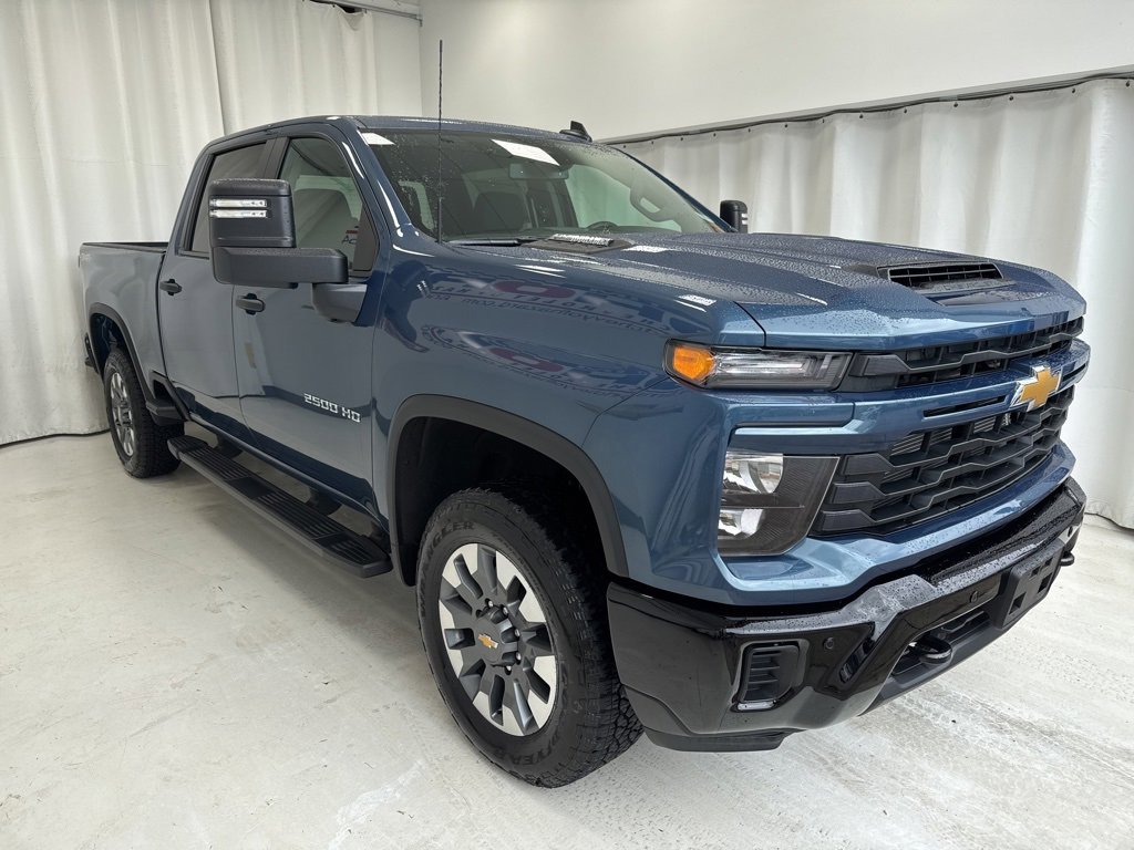 2026 Chevrolet Silverado 2500HD Custom photo 3