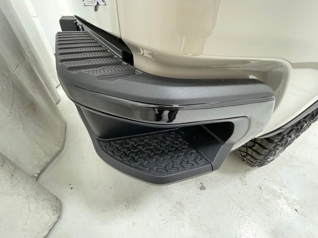 2026 GMC Sierra 1500 AT4X - Photo 9