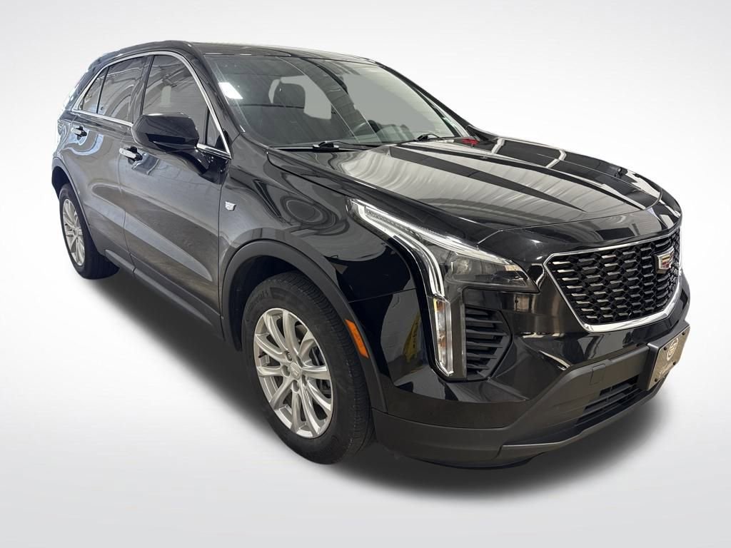 2023 Cadillac XT4 Luxury photo 2
