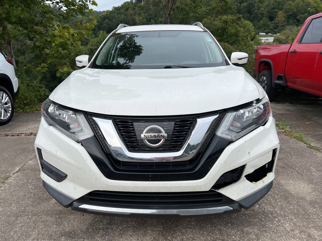 Used 2017 Nissan Rogue SV with VIN 5N1AT2MV7HC843616 for sale in Hazard, KY