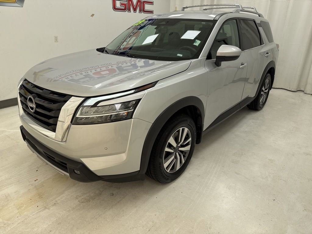 2023 Nissan Pathfinder SL