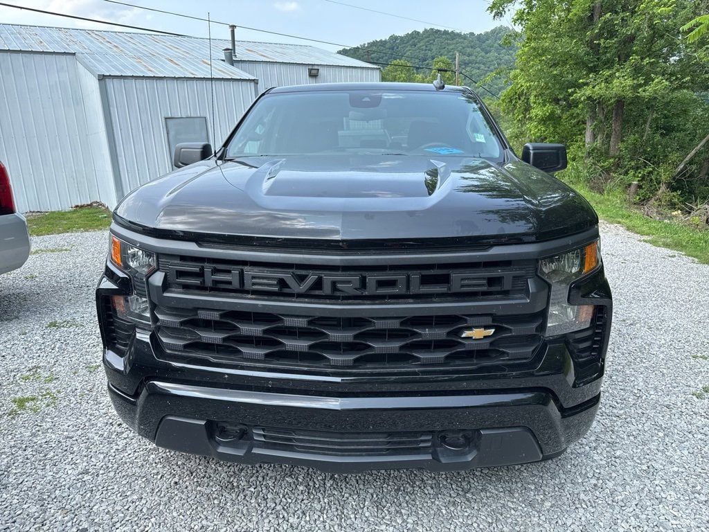 Used 2022 Chevrolet Silverado 1500 Custom with VIN 3GCPDBEK4NG628641 for sale in Hazard, KY