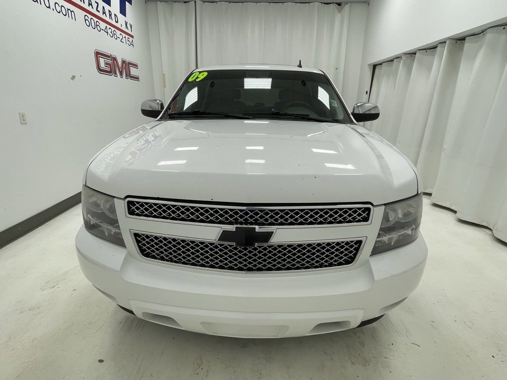 Used 2009 Chevrolet Tahoe LTZ with VIN 1GNFK33059R281066 for sale in Hazard, KY