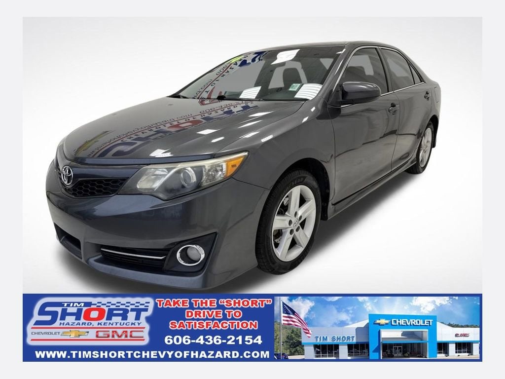 2014 Toyota Camry SE's photo