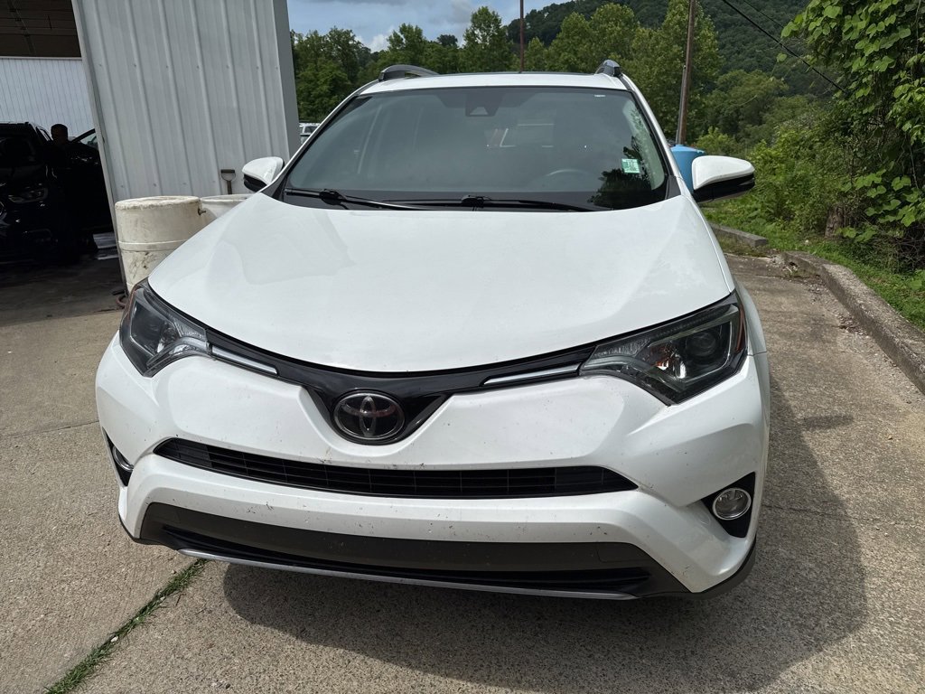 2018 Toyota RAV4 XLE photo 2