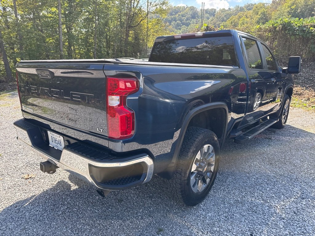 2022 Chevrolet Silverado LT photo 4