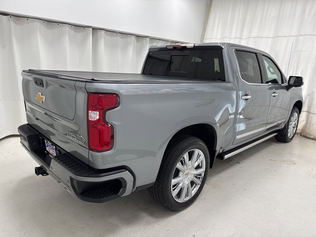 2024 Chevrolet Silverado 1500 High Country photo 2
