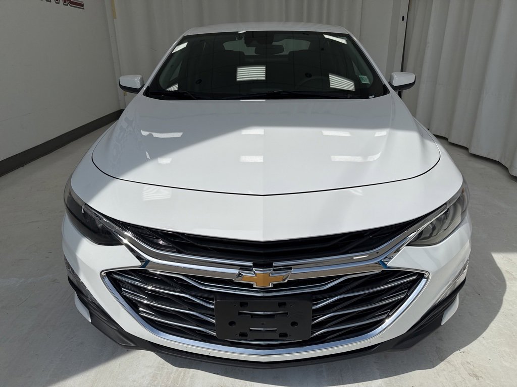2024 Chevrolet Malibu 1LT photo 2