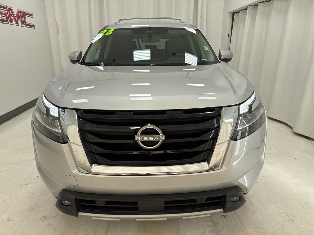 Used 2023 Nissan Pathfinder SL