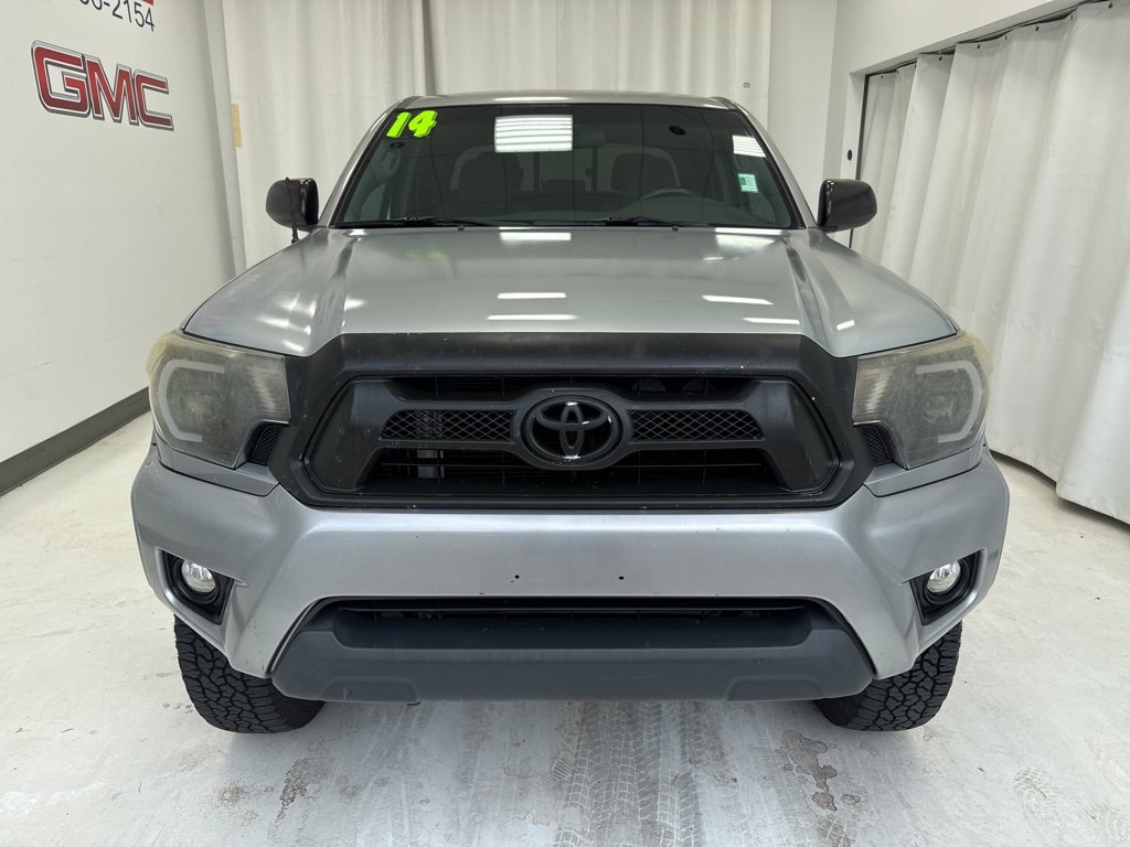 2014 Toyota Tacoma photo 2