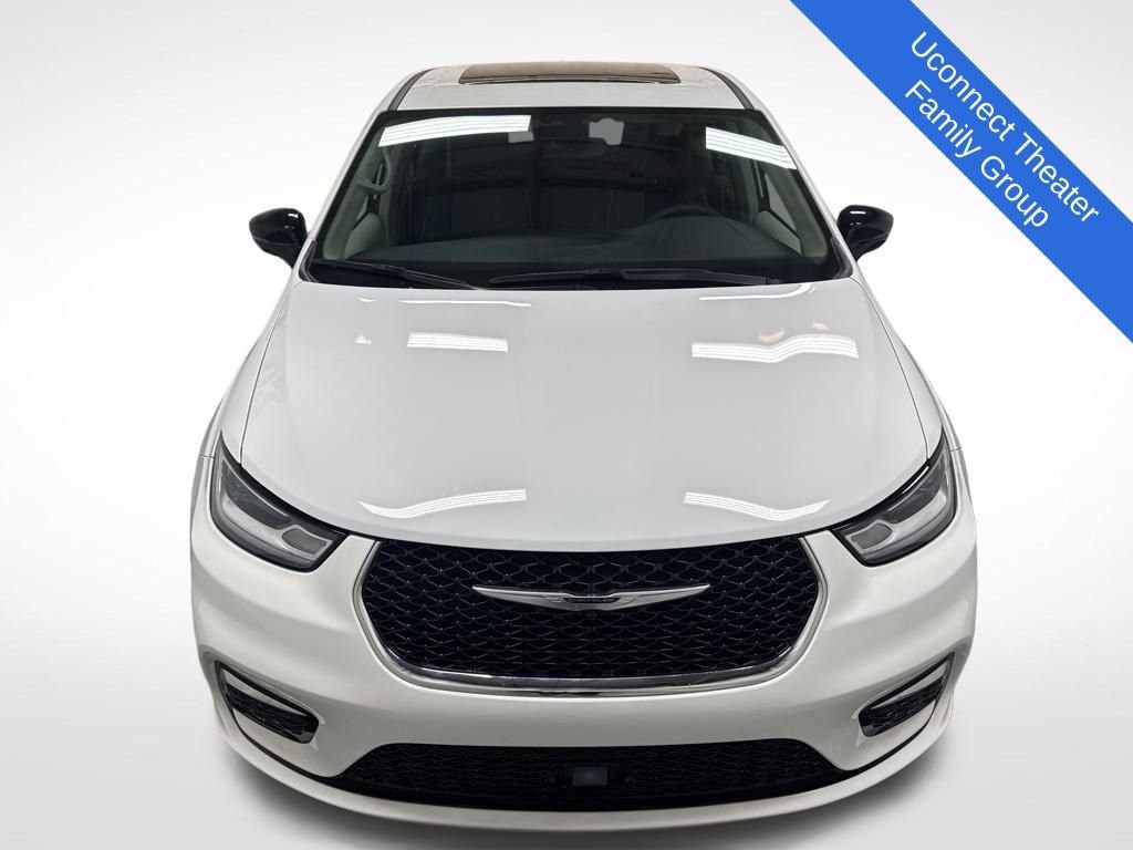 Used 2024 Chrysler Pacifica Limited