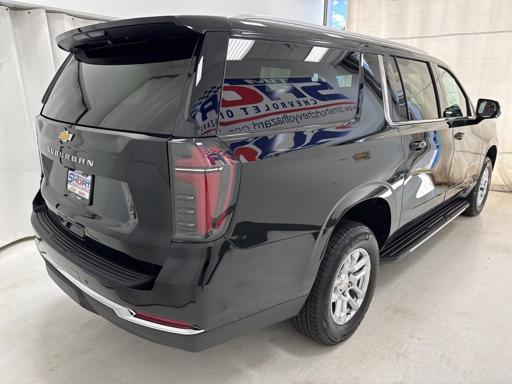 2025 Chevrolet Suburban LS photo 4