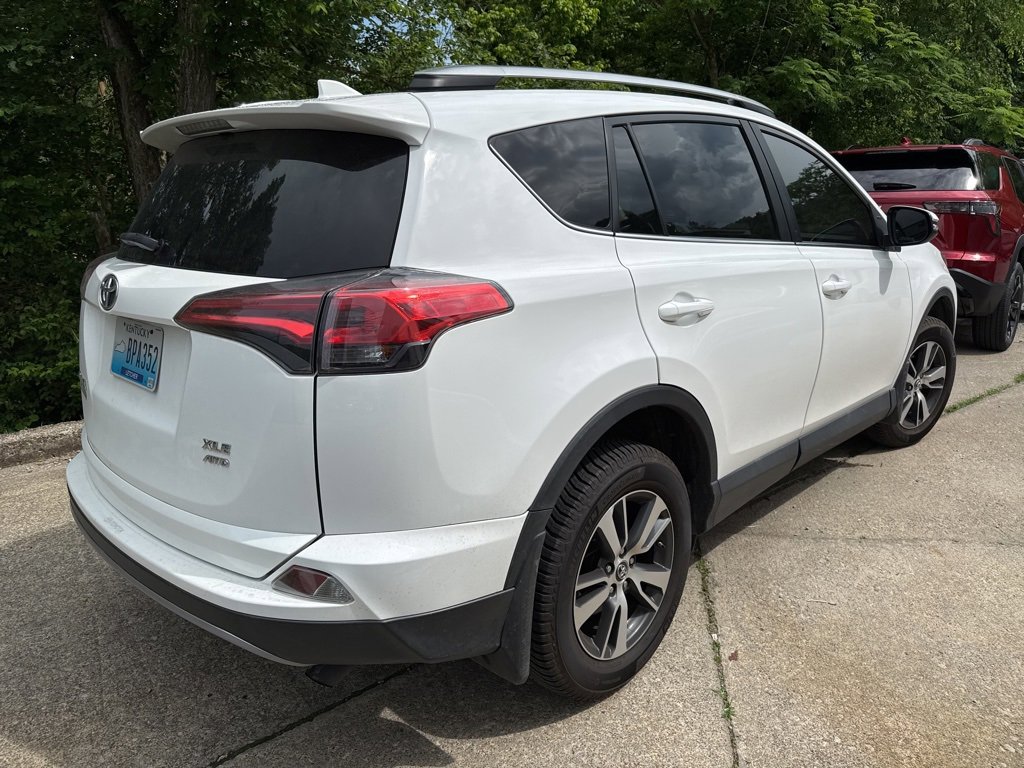 2018 Toyota RAV4 XLE photo 4