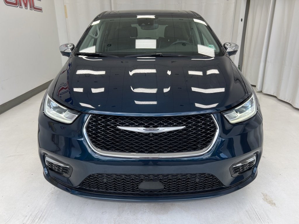 Used 2022 Chrysler Pacifica Hybrid Limited with VIN 2C4RC1S78NR137277 for sale in Hazard, KY
