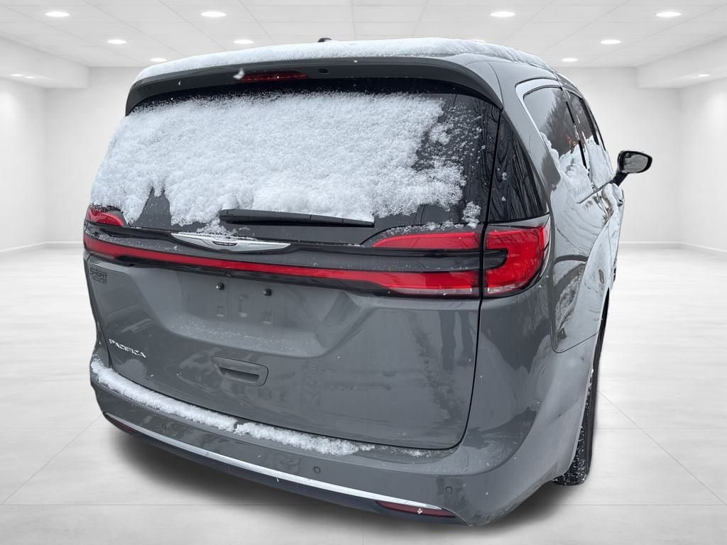 Used 2025 Chrysler Pacifica Select Van Passenger Van
