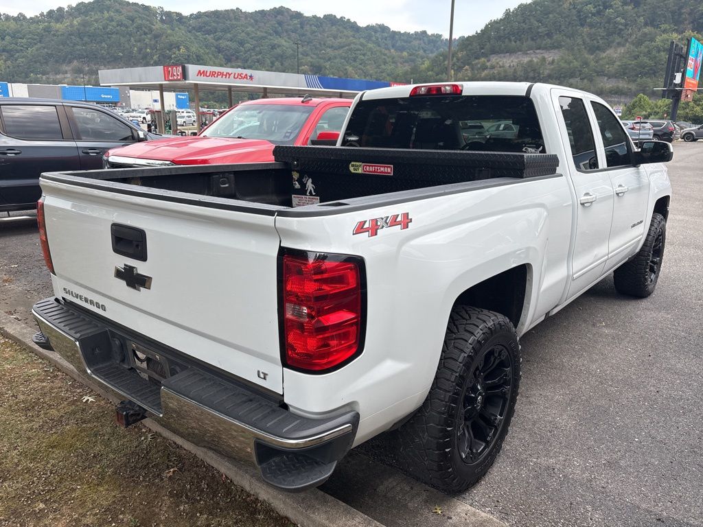 2018 Chevrolet Silverado 1500 LT photo 4