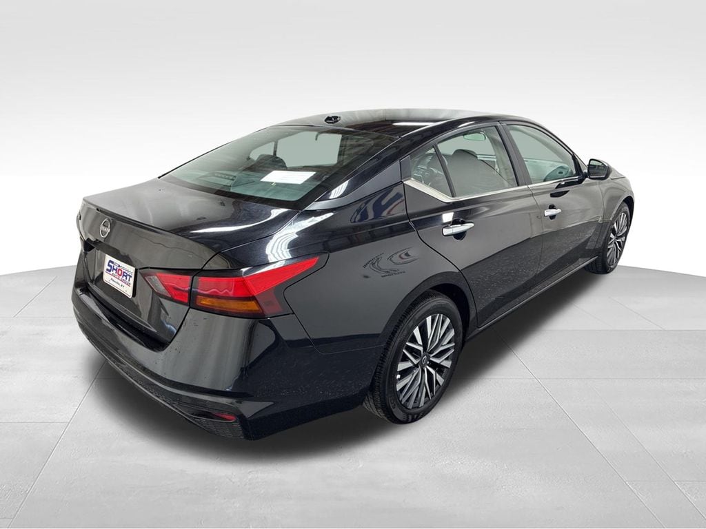Used 2025 Nissan Altima SV Sedan