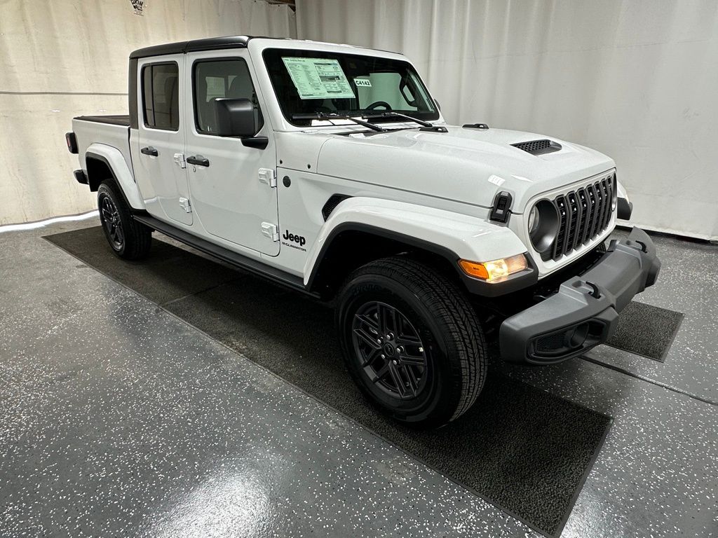 2025 Jeep Gladiator Sport S photo 2