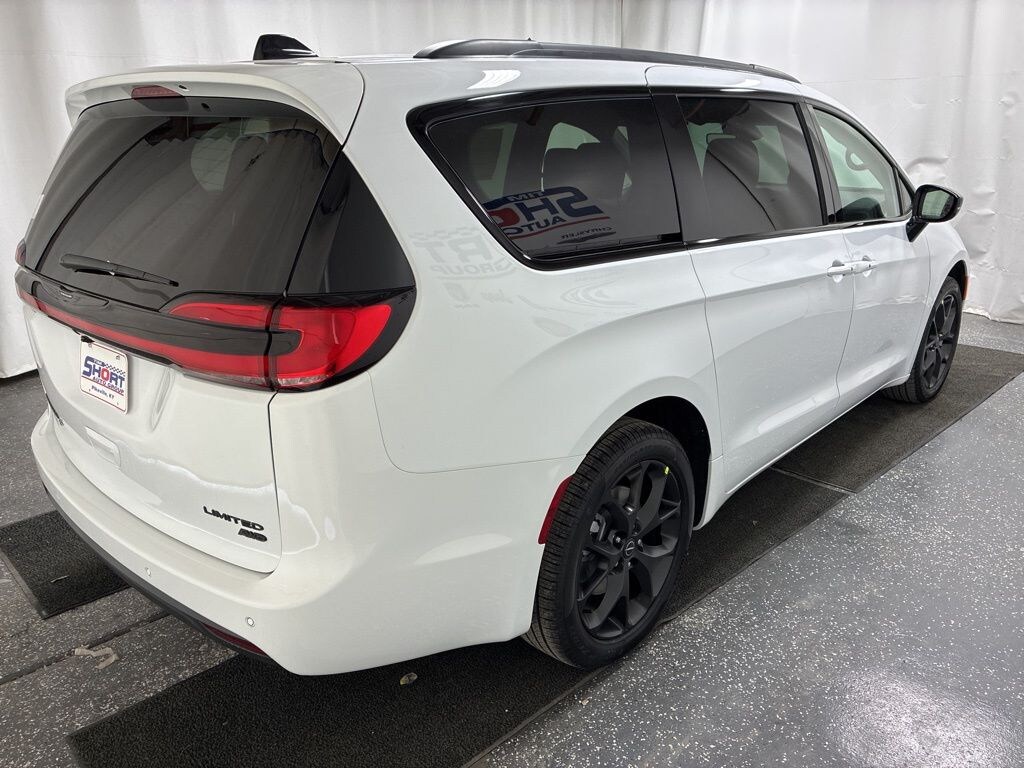 New 2026 Chrysler Pacifica LIMITED AWD Passenger Van