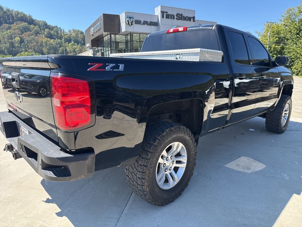 2018 Chevrolet Silverado 1500 LT photo 4