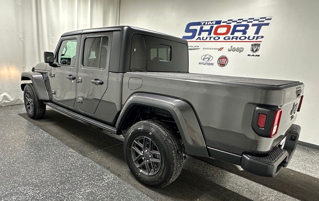 2025 Jeep Gladiator Sport S photo 3