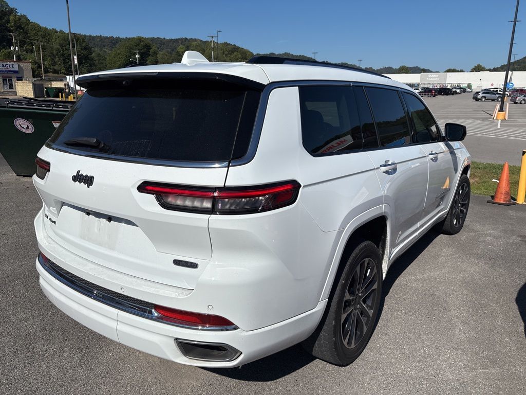 2022 Jeep Grand Cherokee Overland photo 3