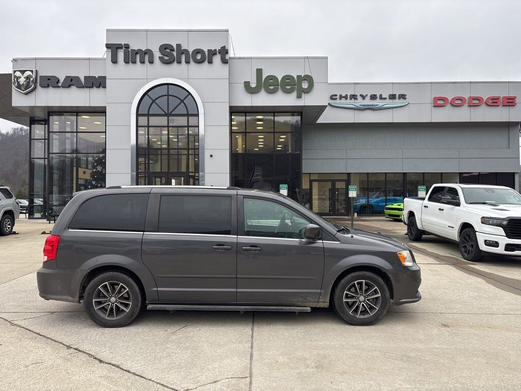 Used 2017 Dodge Grand Caravan SXT Van
