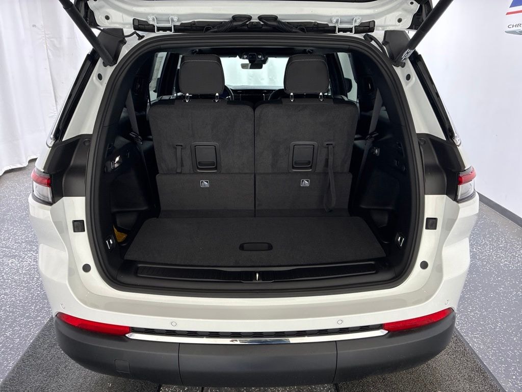 New 2026 Jeep Grand Cherokee L LAREDO X 4X4 Sport Utility