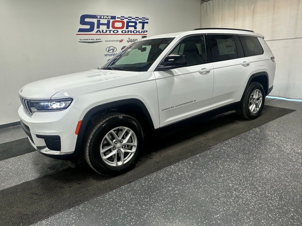 2025 Jeep Grand Cherokee L Laredo's photo