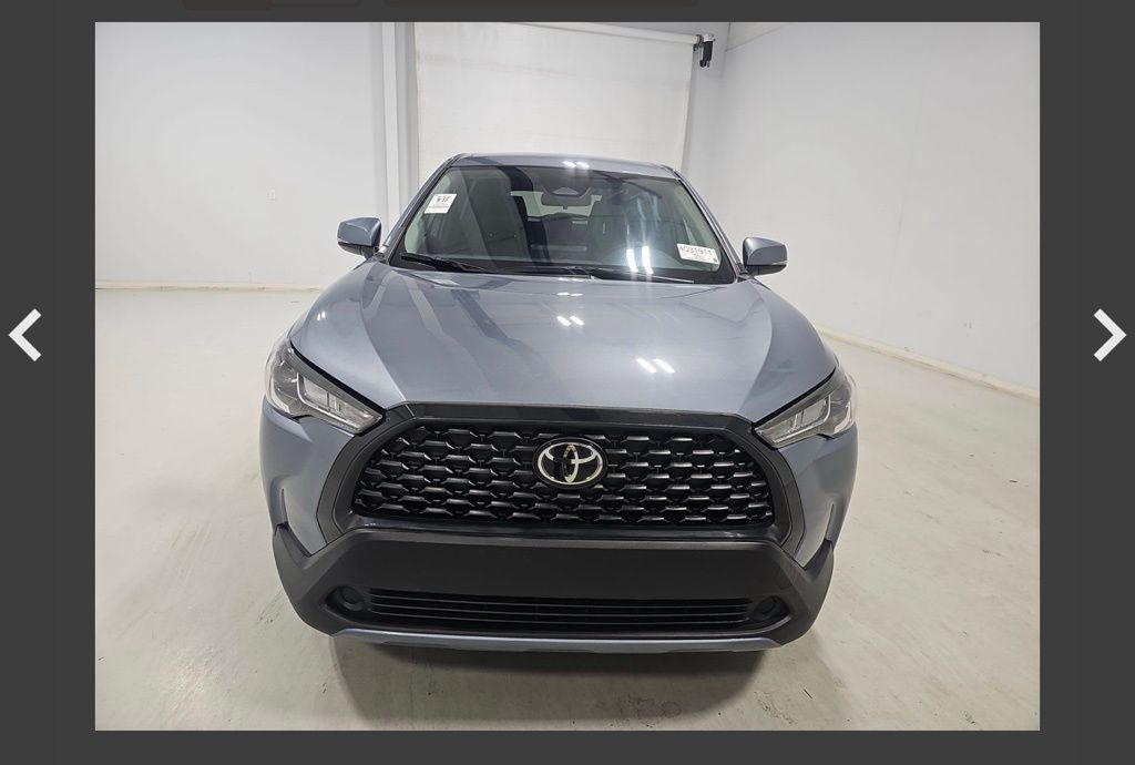 2024 Toyota Corolla Cross LE photo 2