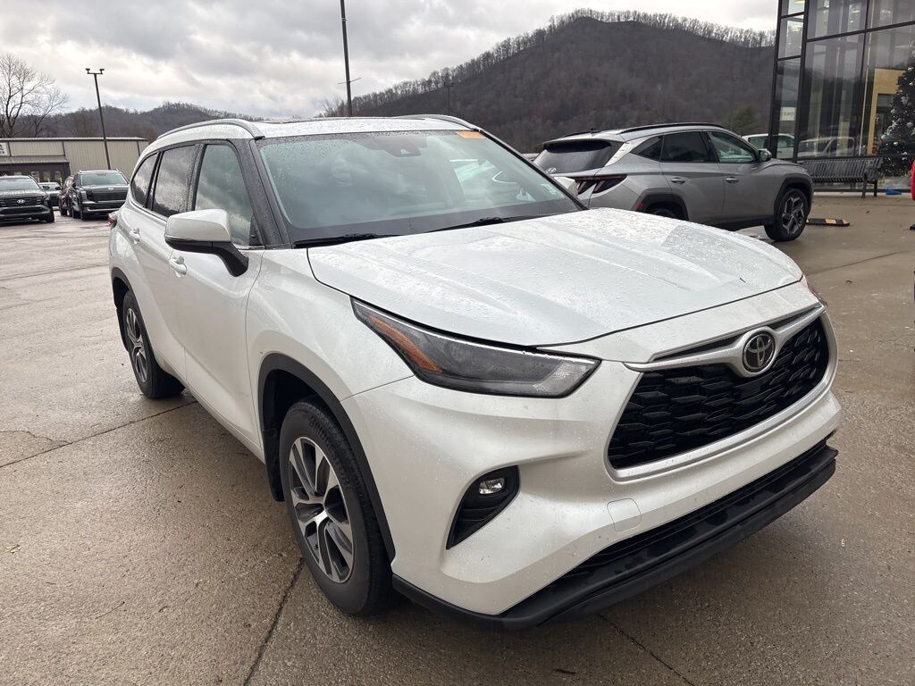 Used 2022 Toyota Highlander XLE SUV