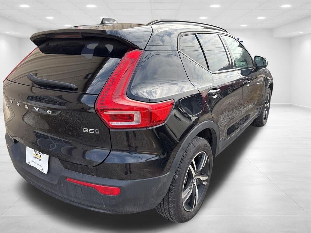 Used 2024 Volvo XC40 B5 Core SUV