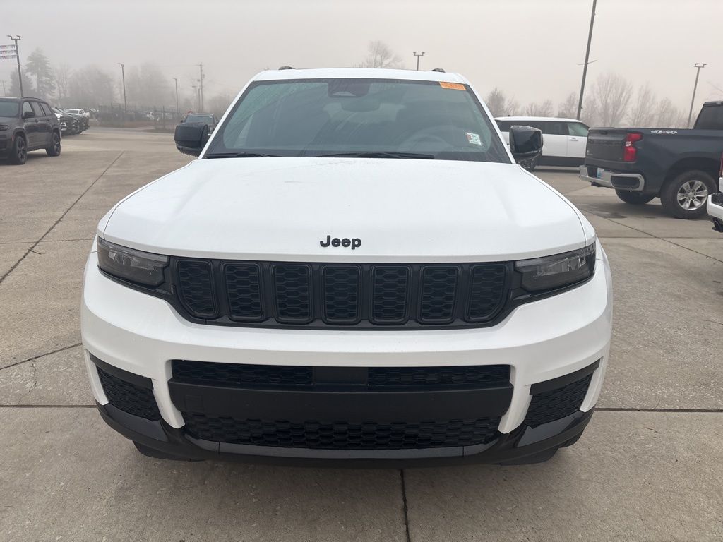 2024 Jeep Grand Cherokee Laredo photo 2