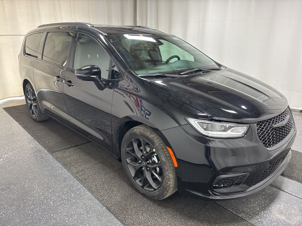 New 2026 Chrysler Pacifica SELECT Passenger Van