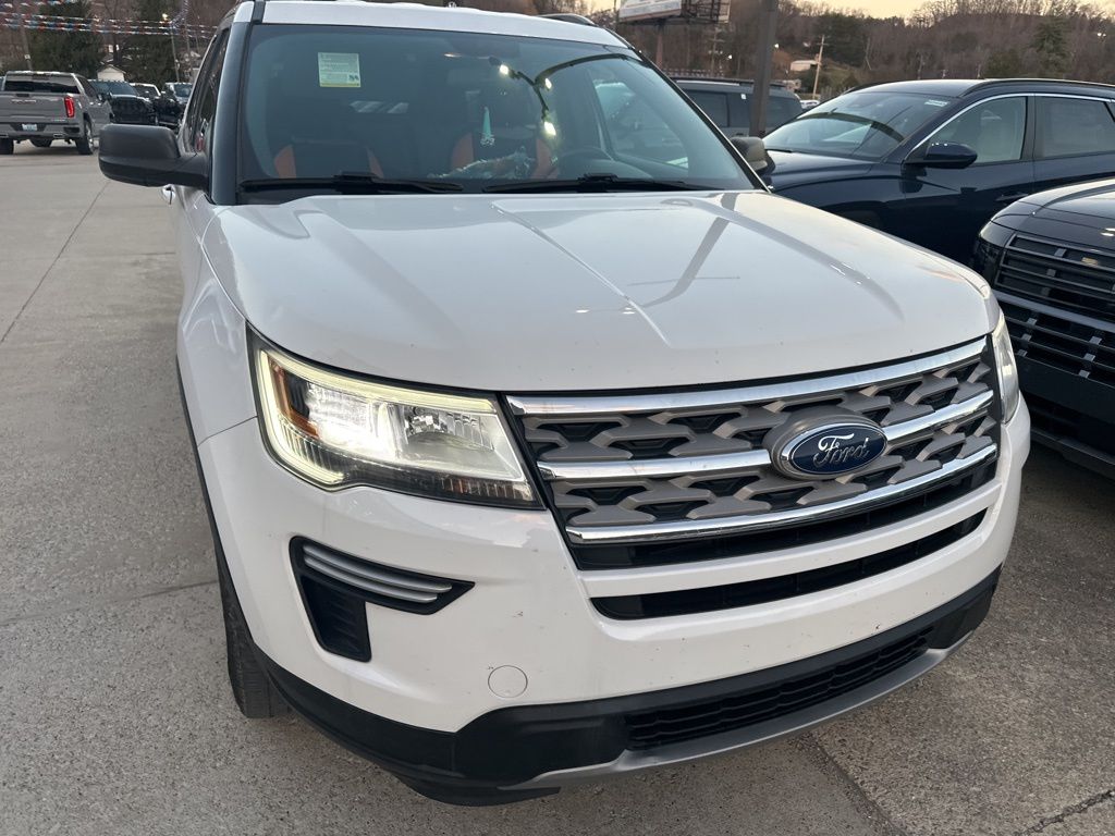 2018 Ford Explorer XLT photo 3