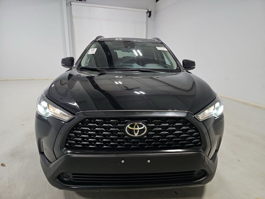 2022 Toyota Corolla Cross LE photo 2