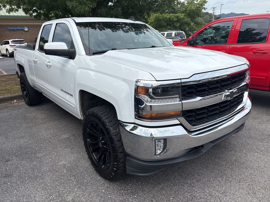 2018 Chevrolet Silverado 1500 LT photo 3