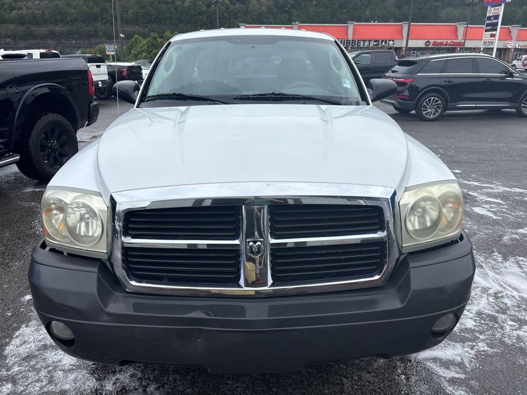 2005 Dodge Dakota ST photo 2