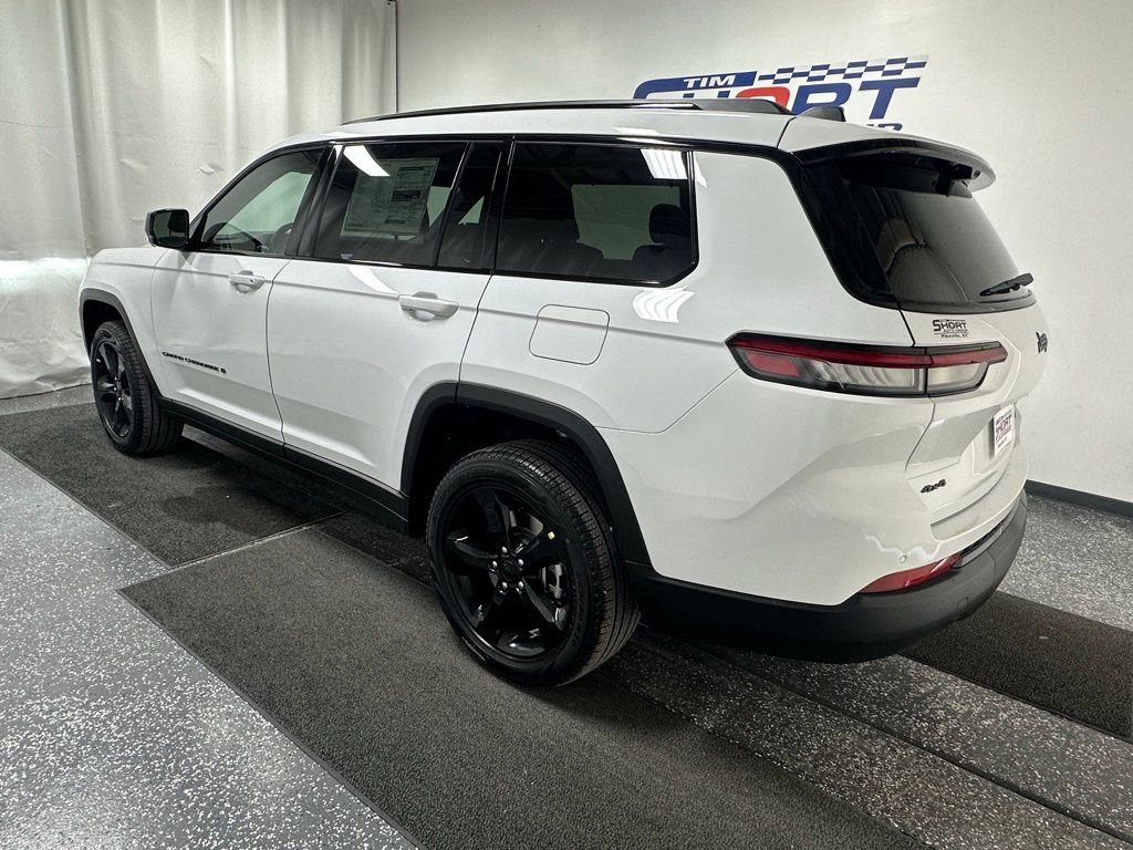 2025 Jeep Grand Cherokee Limited photo 4