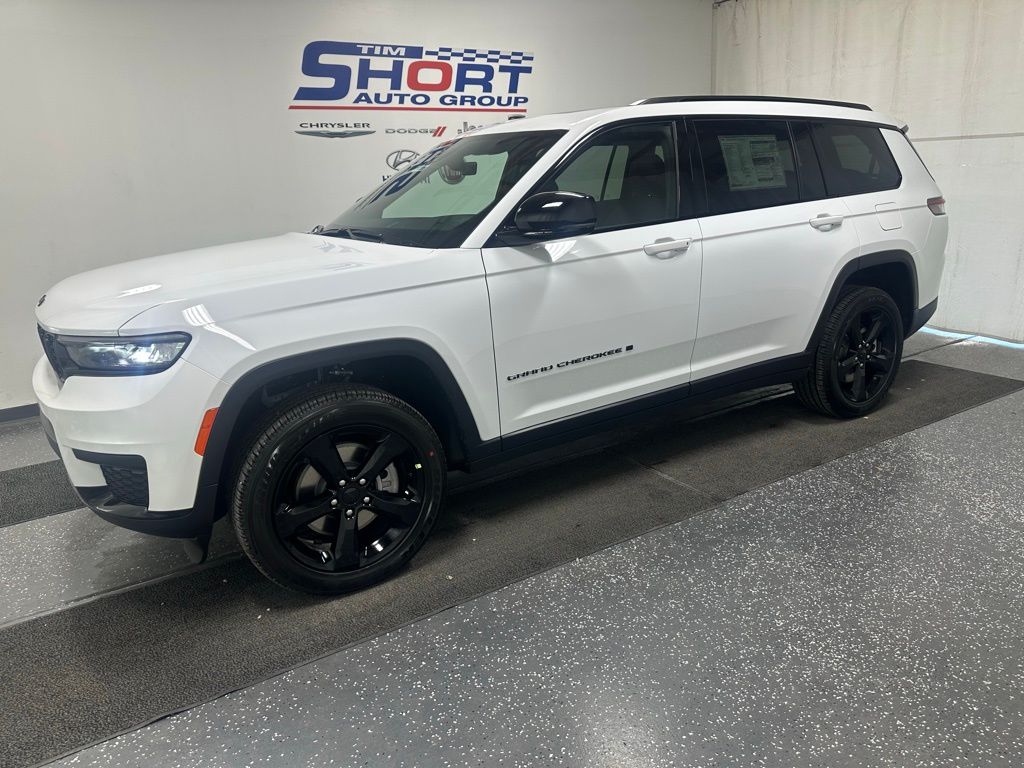 2025 Jeep Grand Cherokee L Altitude's photo