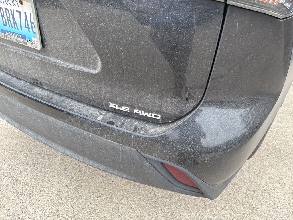 Used 2021 Toyota Highlander XLE SUV